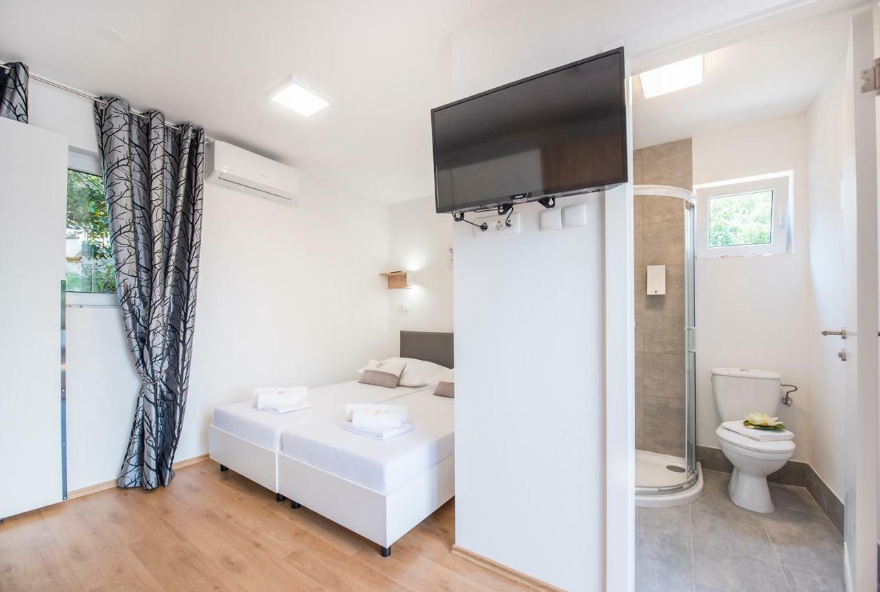 Mediteran Travel Mobile Homes Trogir - Ciovo Arbanija Exterior photo